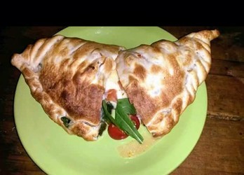 CHIVITERIA LO DE ANA Calzone 