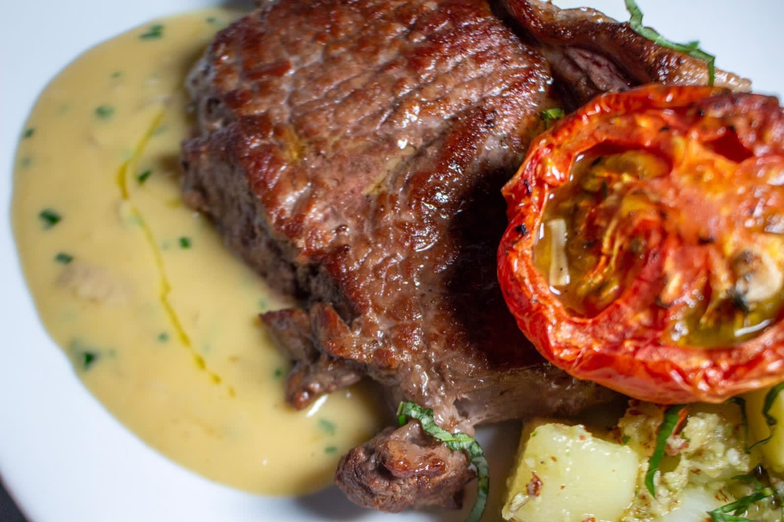 OCHO NUDOS  Baby Beef ?
Cocinado a la plancha con salteado de 