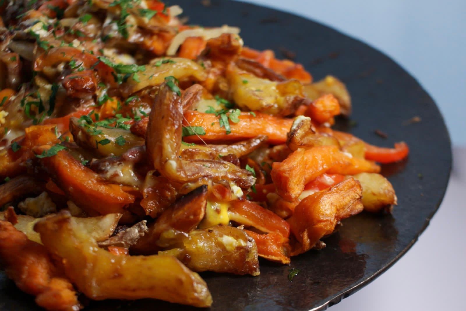 OCHO NUDOS  G R A M A J O ! ?
Con papas y boniatos servido al 