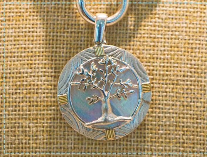 POMAR JOYEROS Dije Arbol de la vida ,plata oro y nacar.