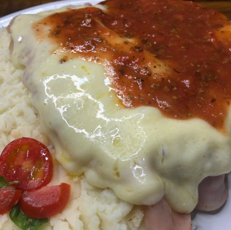 LA CANILLA Milanesa Napolitana con guarnición  
