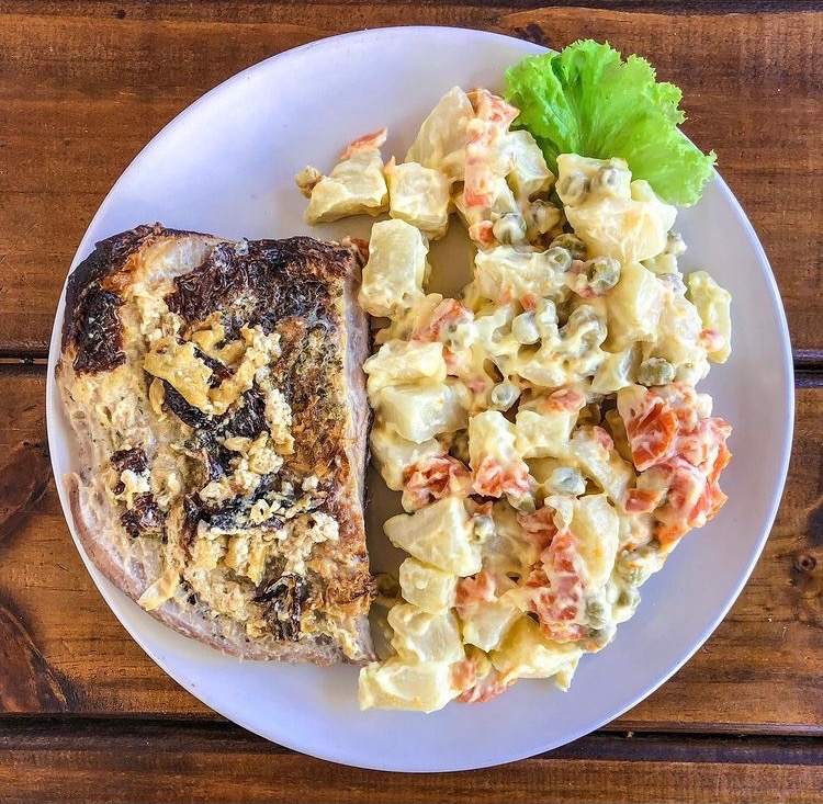 LA CANILLA Matambre a la leche con guarnición  