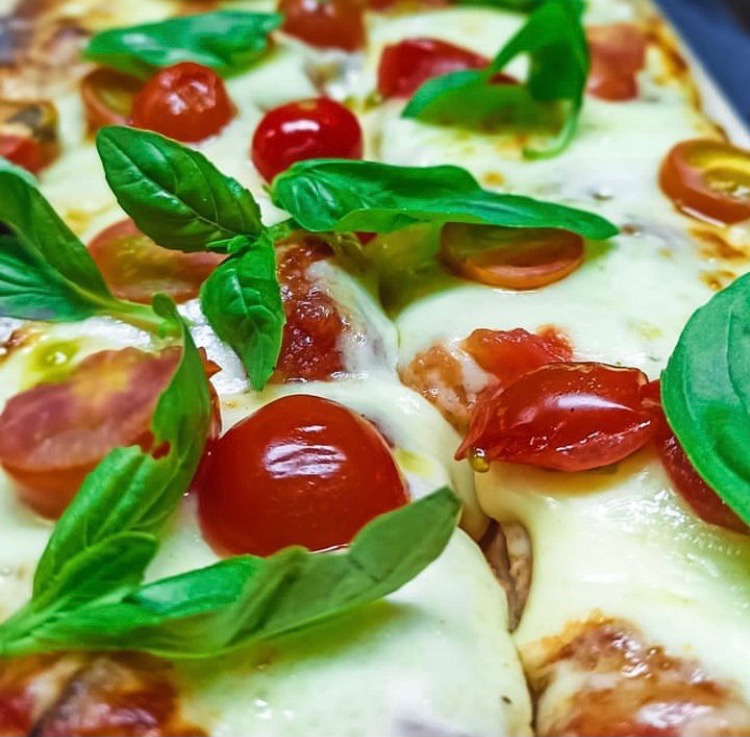 LA CANILLA Pizza caprese 
