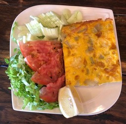 LA CANILLA Tortilla de papas, jamón y queso con ensalada 
