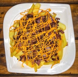 LA CANILLA Fritas con cheddar y panceta 