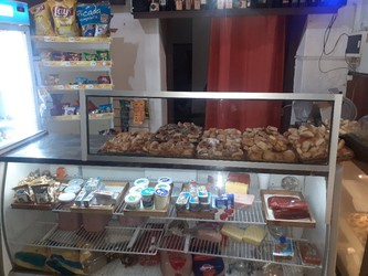 Almacén y Panadería La Plaza 