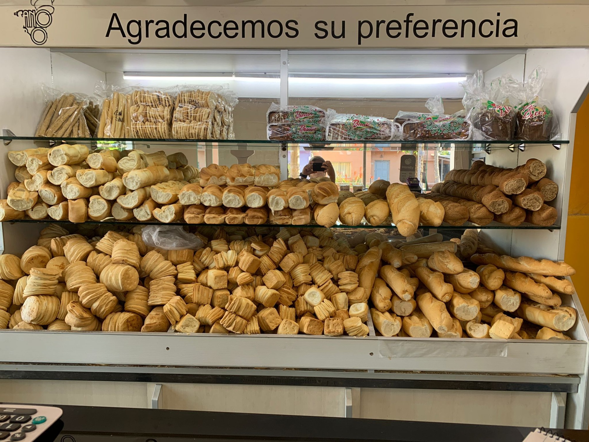 PANADERÍA Y ROTISERIA LA BAGUETTE  