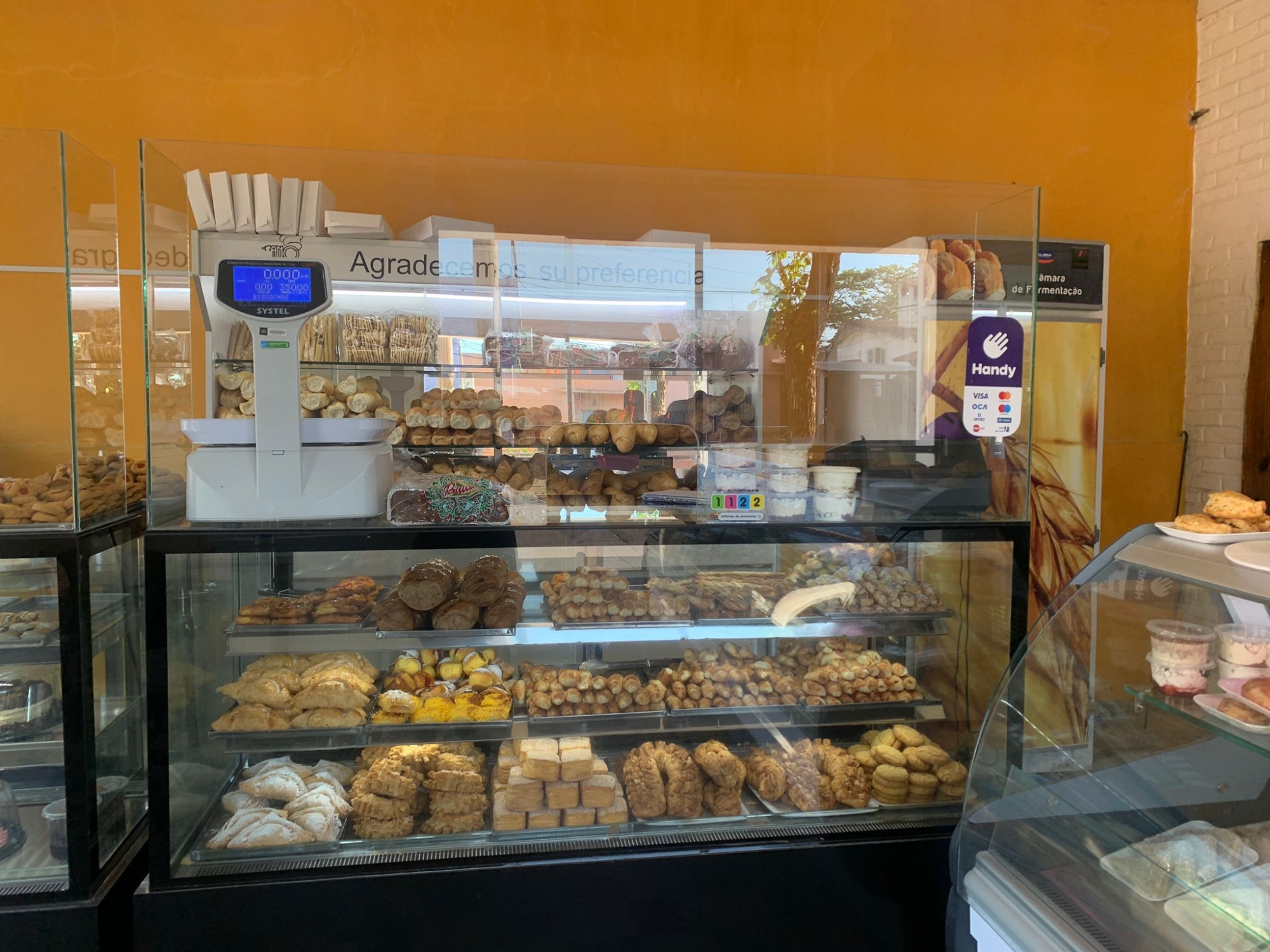 PANADERÍA Y ROTISERIA LA BAGUETTE  