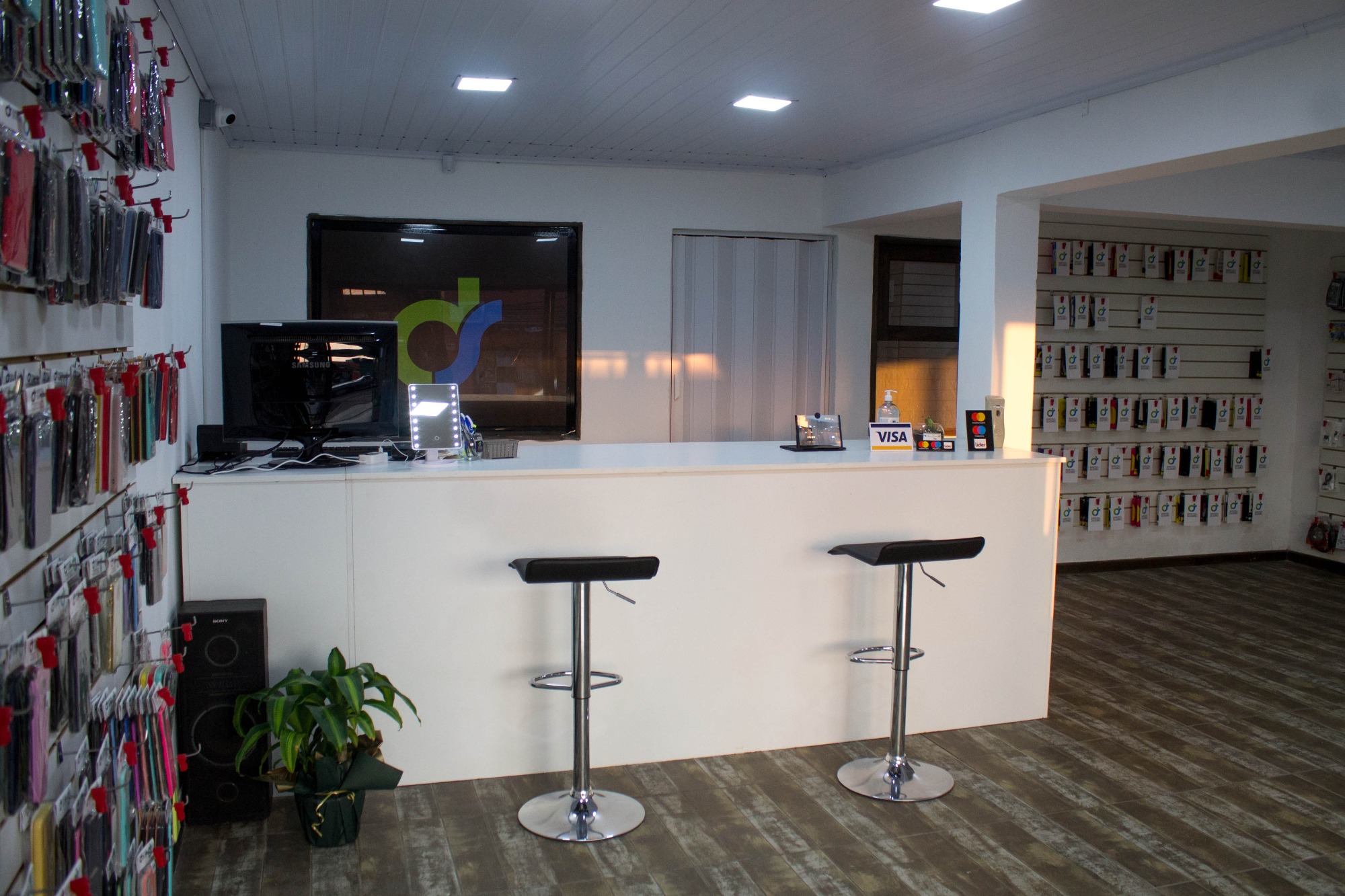 DIAGNOSTICOS & SOLUCIONES Reparación de IPhone y Multimarcas - Venta de celulares y accesorios - Presupuestos sin cargo Trae tu movil dañado a cualquiera de nuestros 2 lo