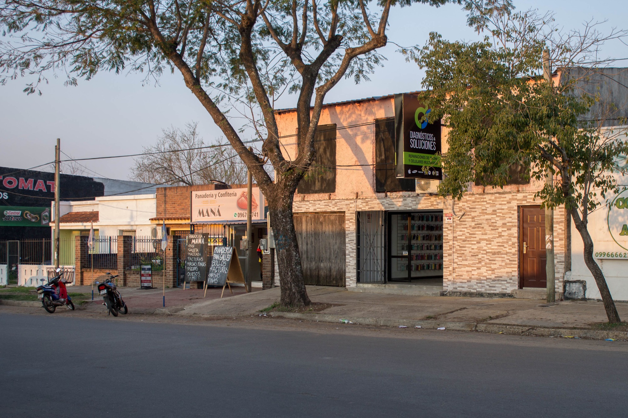 DIAGNOSTICOS & SOLUCIONES Reparación de IPhone y Multimarcas - Venta de celulares y accesorios - Presupuestos sin cargo Trae tu movil dañado a cualquiera de nuestros 2 lo