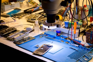 DIAGNOSTICOS & SOLUCIONES Reparación de IPhone y Multimarcas - Venta de celulares y accesorios - Presupuestos sin cargo