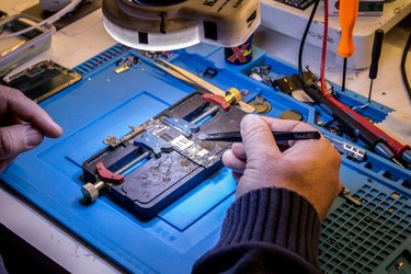 DIAGNOSTICOS & SOLUCIONES Reparación de IPhone y Multimarcas - Venta de celulares y accesorios - Presupuestos sin cargo