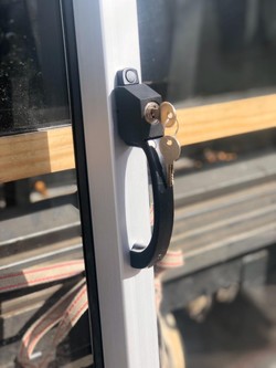 VIDRIERIA Y CARPINTERIA EN ALUMINIO VG 