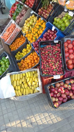 FRUTERÍA M Y N Variedad de frutas y verduras