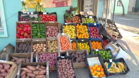 FRUTERÍA M Y N Variedad de frutas y verduras