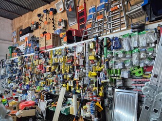 BARRACA Y FERRETERÍA 33 