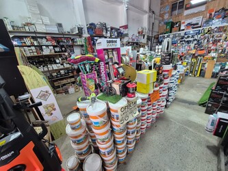 BARRACA Y FERRETERÍA 33 