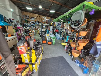 BARRACA Y FERRETERÍA 33 