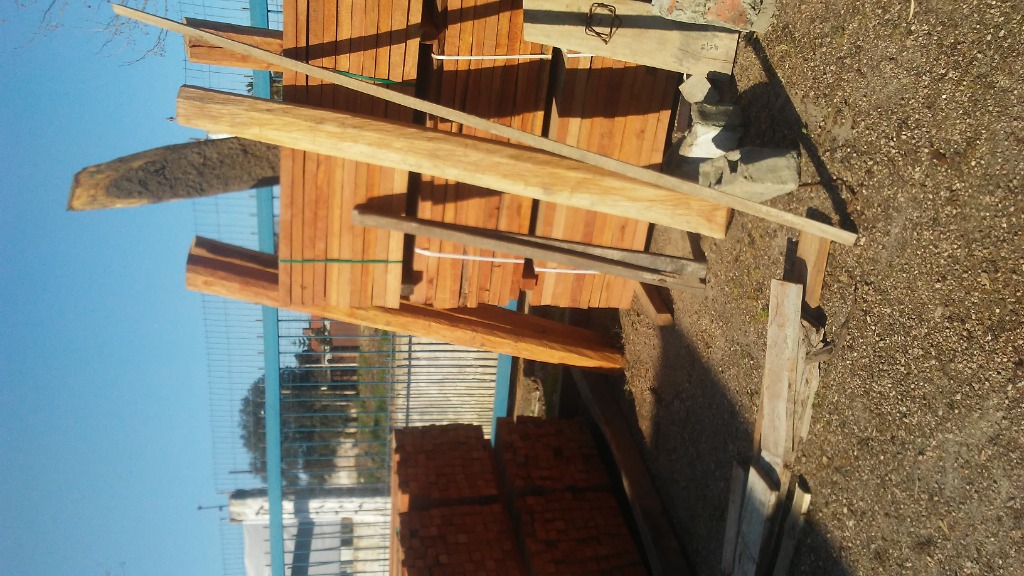 LEÑERÍA Y BARRACA DE LEÓN  