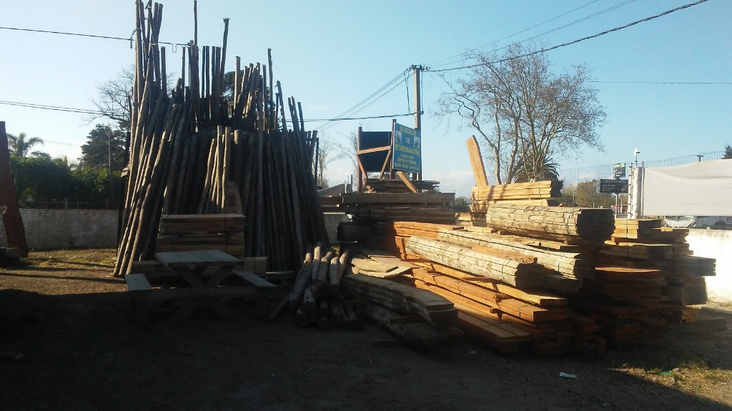 LEÑERÍA Y BARRACA DE LEÓN  