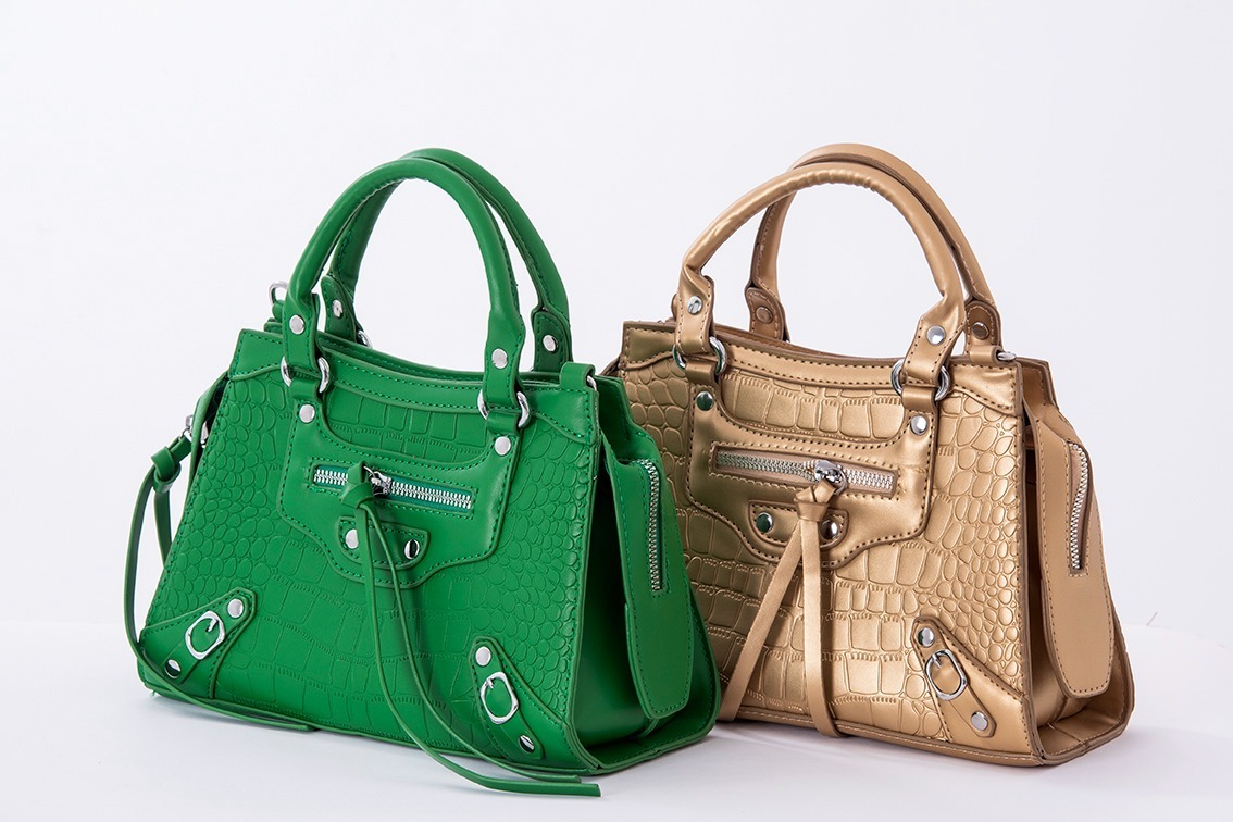 ANGELES Nuevas carteras Perfectas para complementar cualquier outfit.