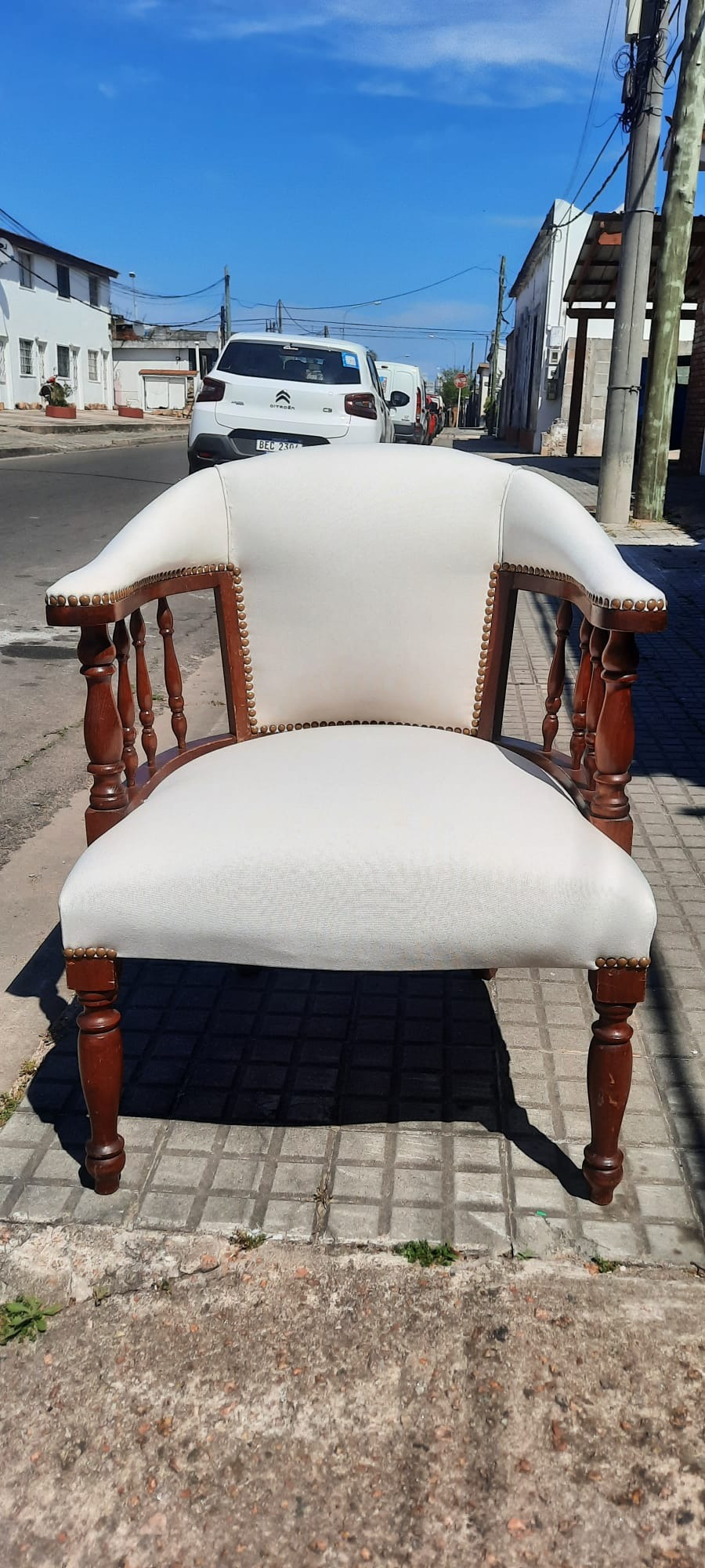 TAPICERIA CUCARO TAPICERIA CUCARO Restauración de muebles en general, vehículos y co