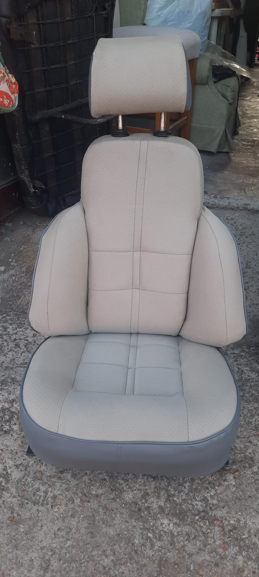 TAPICERIA CUCARO TAPICERIA CUCARO Restauración de muebles en general, vehículos y co