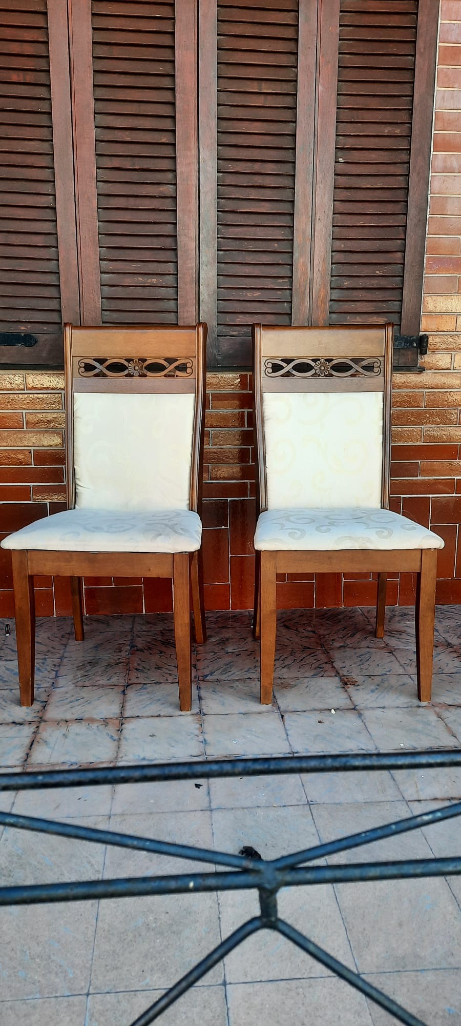 TAPICERIA CUCARO TAPICERIA CUCARO Restauración de muebles en general, vehículos y co