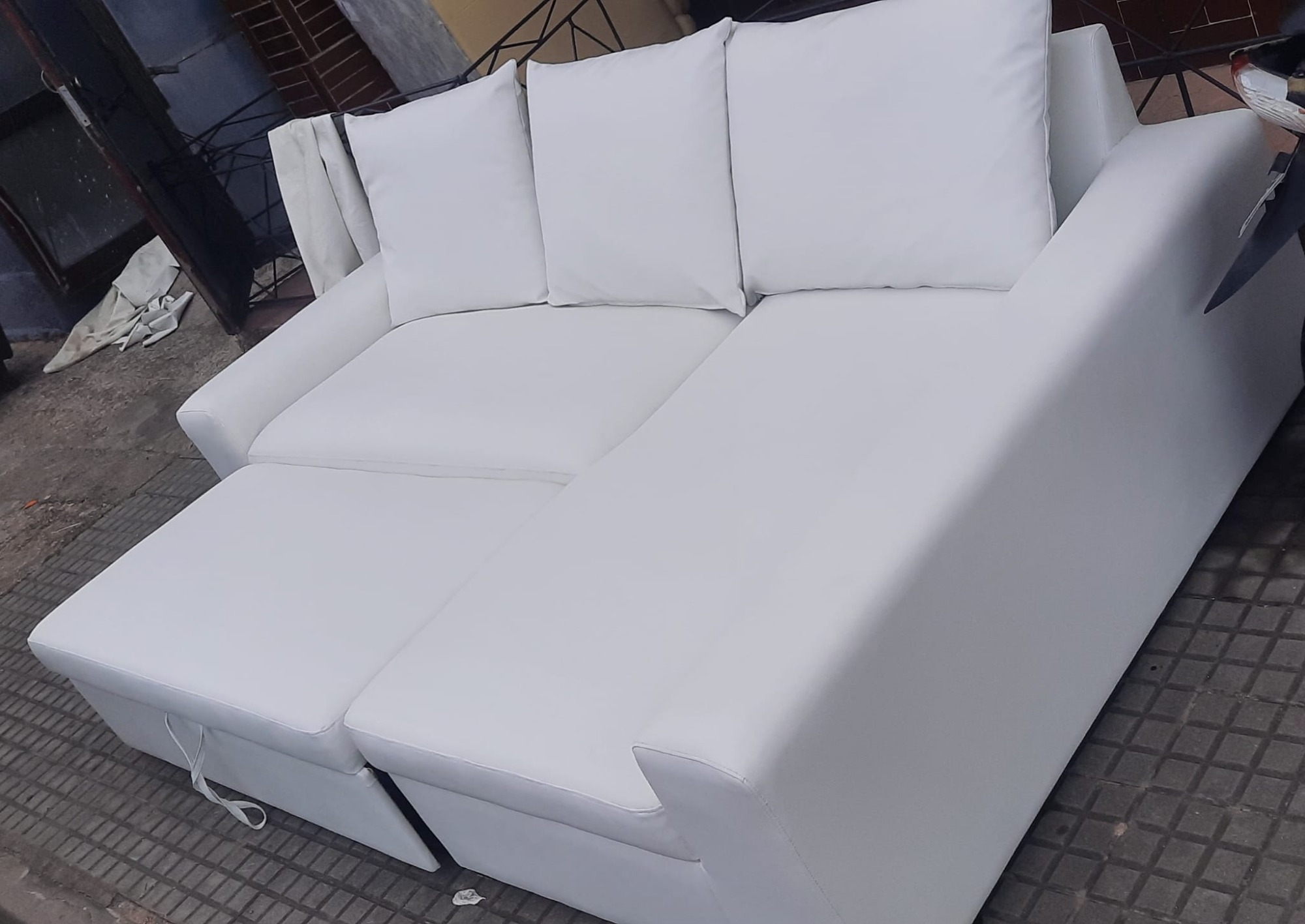 TAPICERIA CUCARO TAPICERIA CUCARO Restauración de muebles en general, vehículos y co