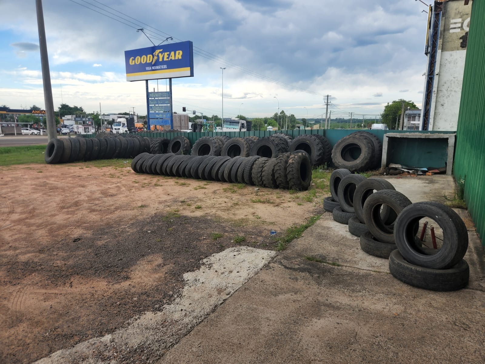 LIMIAN NEUMATICOS LIMIAN NEUMATICOS NEUMATICOS
NEUMATICOS USADOS
AGUAS MINERALES
GOMER