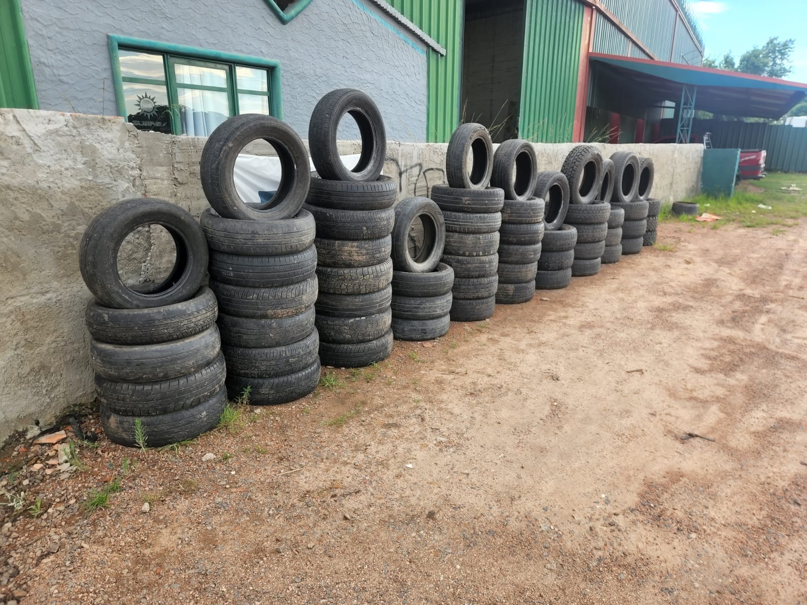 LIMIAN NEUMATICOS LIMIAN NEUMATICOS NEUMATICOS
NEUMATICOS USADOS
AGUAS MINERALES
GOMER