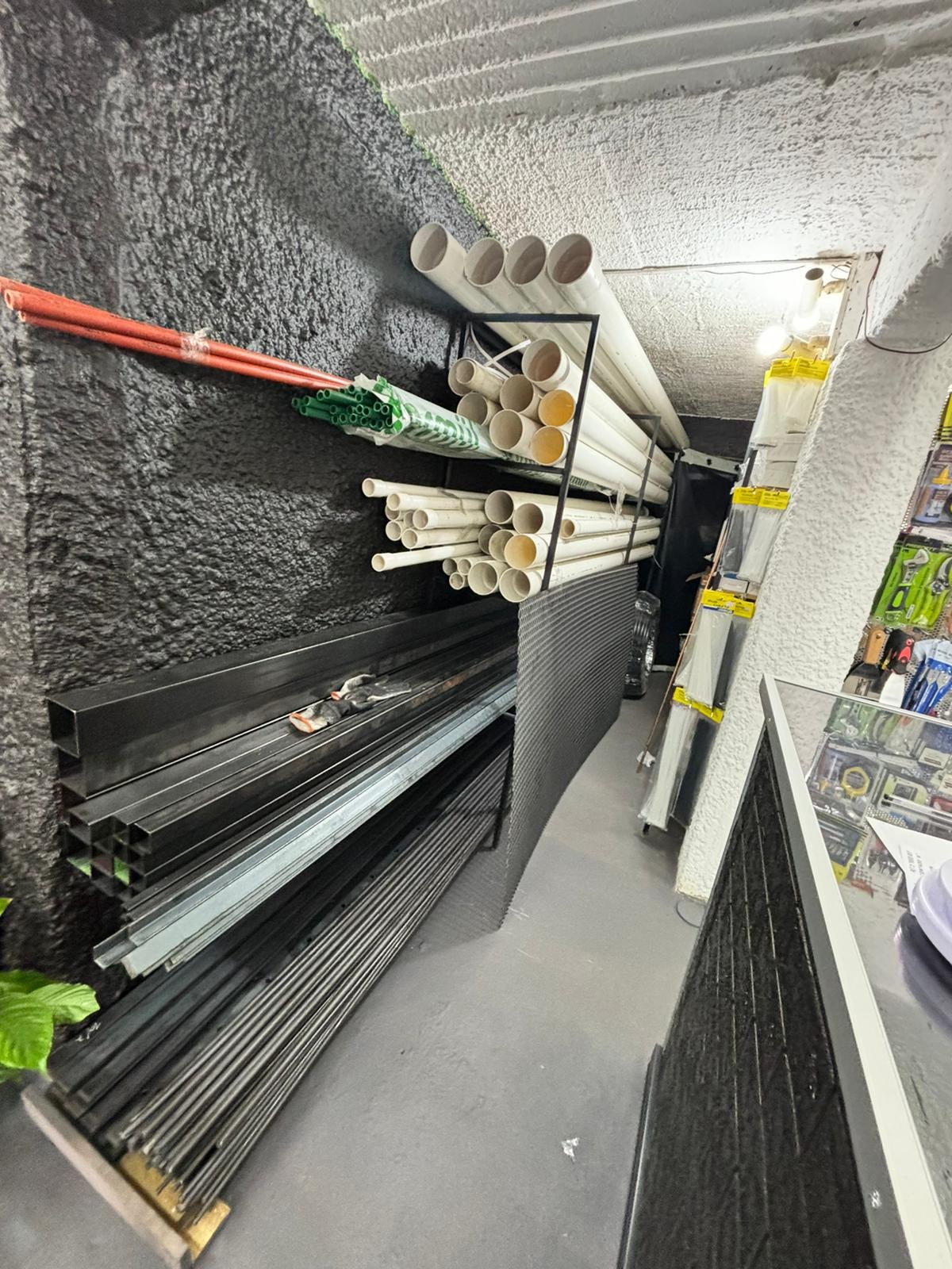 FERRETERIA PUSKIA Ferretería Puskia Materiales Eléctricos 
Sanitaria 
Art de iluminaci