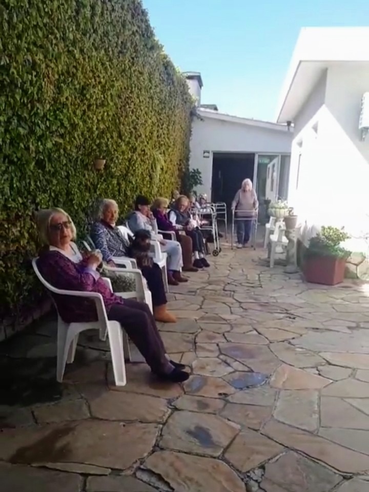 MI NUEVA FAMILIA Residencial Mi nueva familia  Residencial Femenino