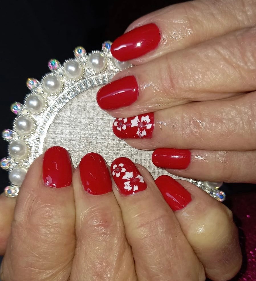 LAS PINDÓ BELLEZA Y OBSEQUIO Manicura  Esmaltado semipermanente 