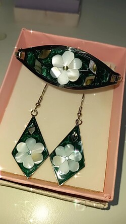 LAS PINDÓ BELLEZA Y OBSEQUIO 