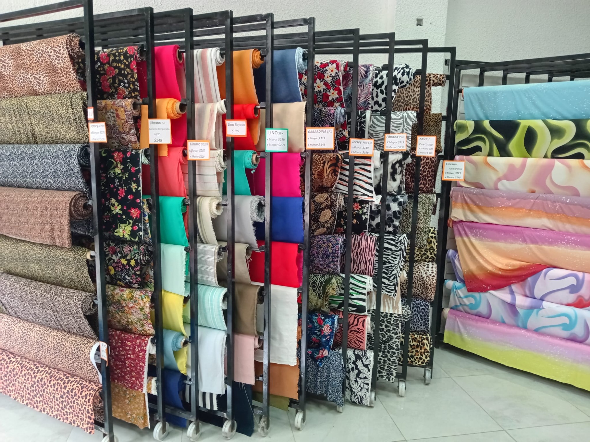 CENTRO TEXTIL CENTRO TEXTIL TELAS
CORTINADOS
TELARES
TELAS PLASTICAS
FIELTROS
