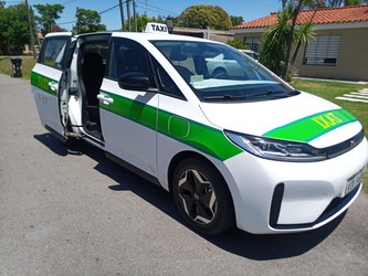 TAXI GEANT PARQUE ROOSEVELT ELÉCTICO Taxi eléctrico