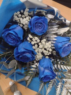 Pétalos Florería Bouquet de Rosas azules