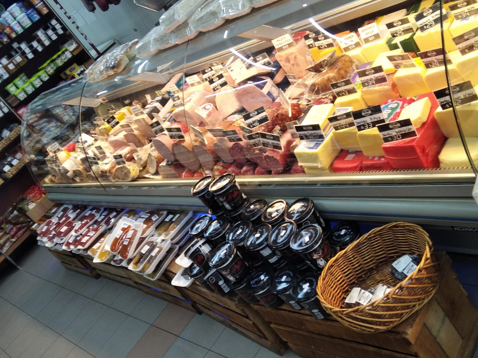 FIAMBRERÍA Y ALMACEN DON CARLOS  