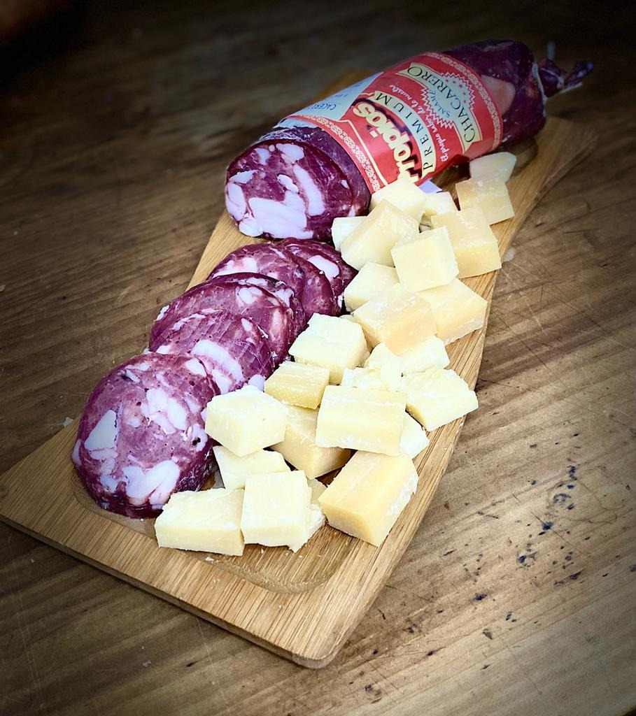 FIAMBRERÍA Y ALMACEN DON CARLOS  