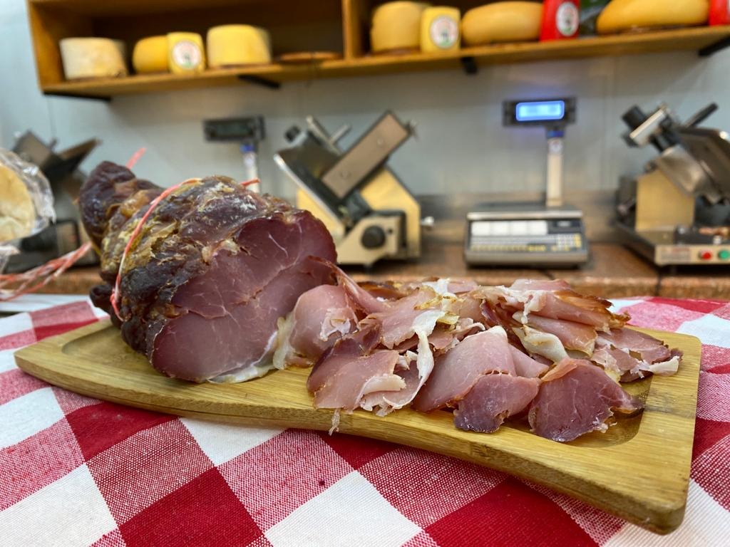 FIAMBRERÍA Y ALMACEN DON CARLOS  