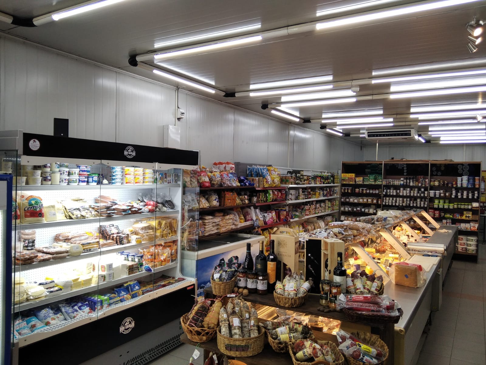 FIAMBRERÍA Y ALMACEN DON CARLOS  