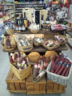 FIAMBRERÍA Y ALMACEN DON CARLOS 