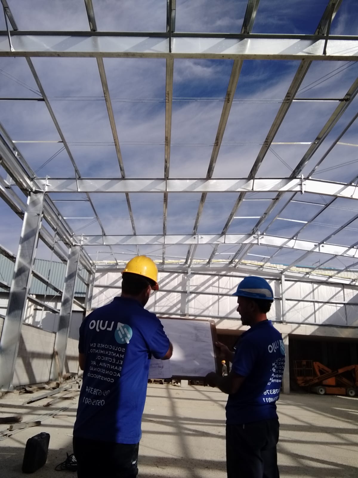 Lujo Soluciones en Mantenimiento Lujo Soluciones en Mantenimiento REFORMAS VIVIENDAS
REPARACIONES AIRE ACONDICIONADO