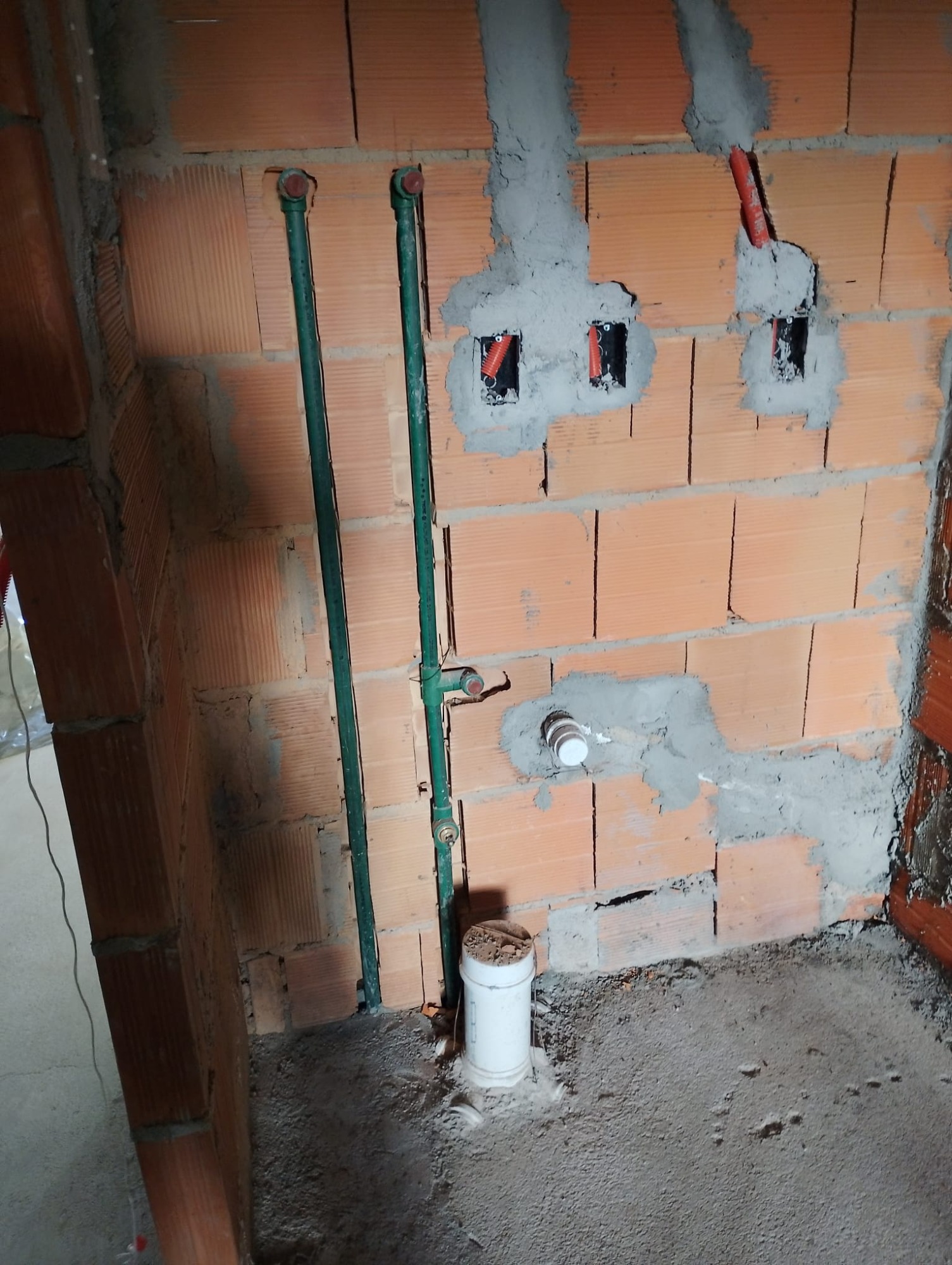 Lujo Soluciones en Mantenimiento Lujo Soluciones en Mantenimiento REFORMAS VIVIENDAS
REPARACIONES AIRE ACONDICIONADO