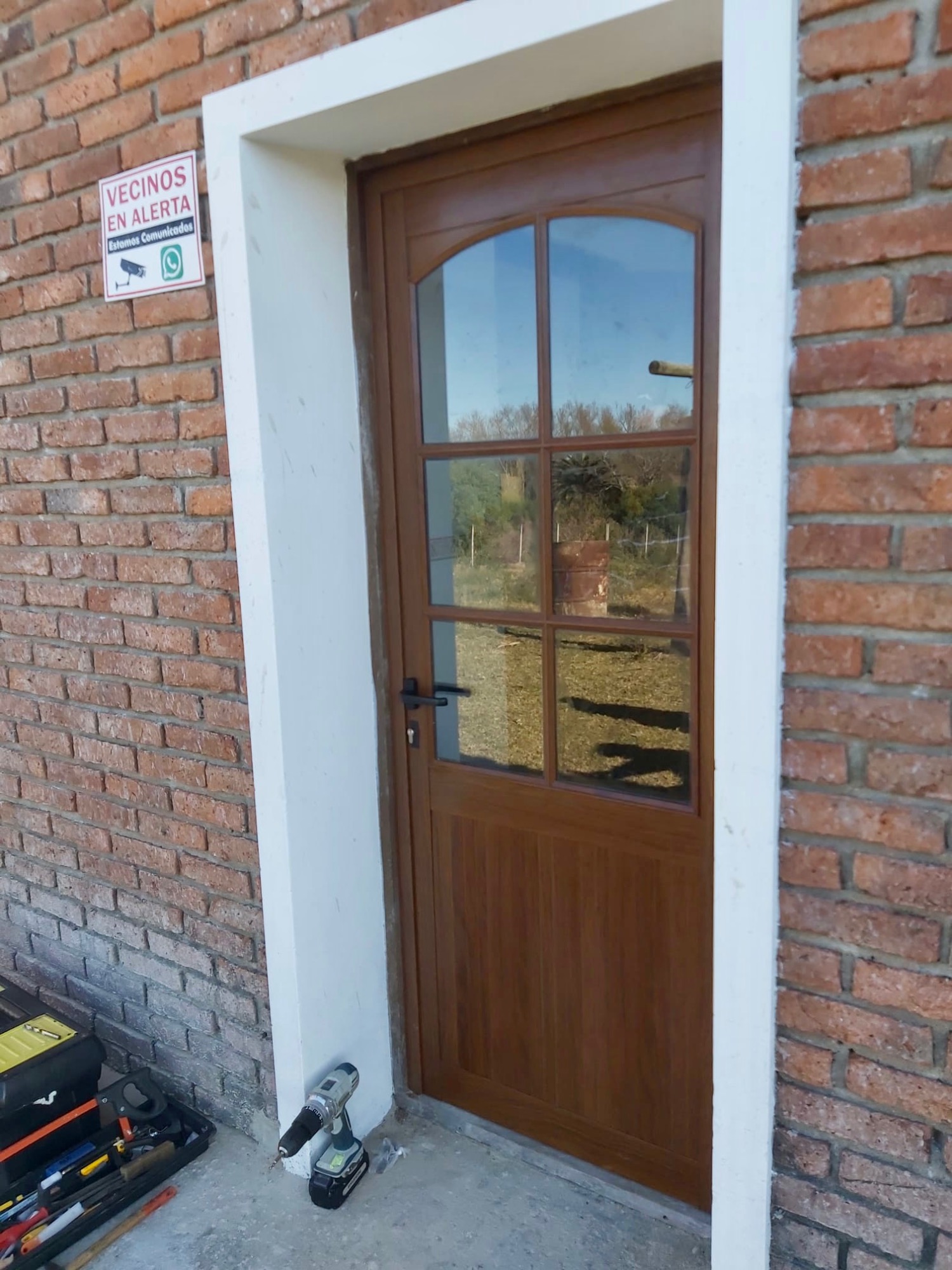 ALUMINIO MARCELO Puerta de aluminio con ventana 