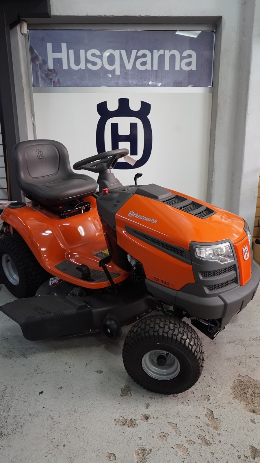 AGROPECUARIA EL HORNERO AGROPECUARIA EL HORNERO Variedad de productos agrícolas para ofrecer.

Sem