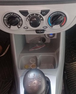 MARKAR ELECTOELECTRONICA Cargador de celular con voltímetro