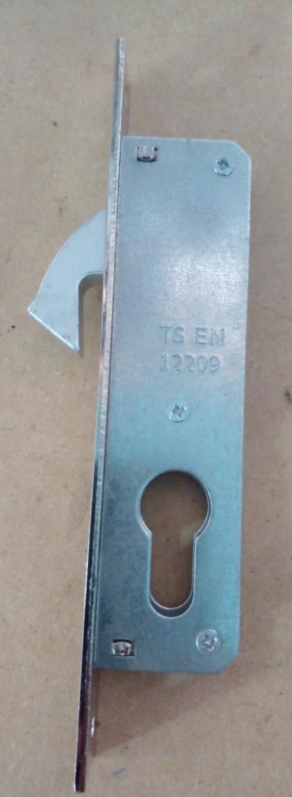 Cerrajería Avenida Cerradura montante angosto tanto para portón como para puerta corrediza 