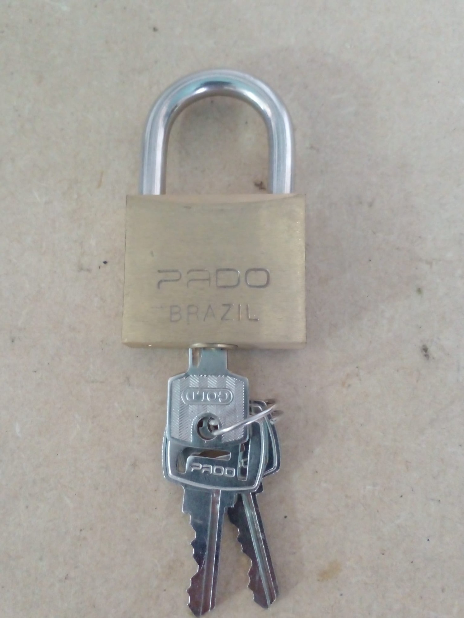 Cerrajería Avenida Candado marca Pado. Origen Brasil, muy buena calidad 